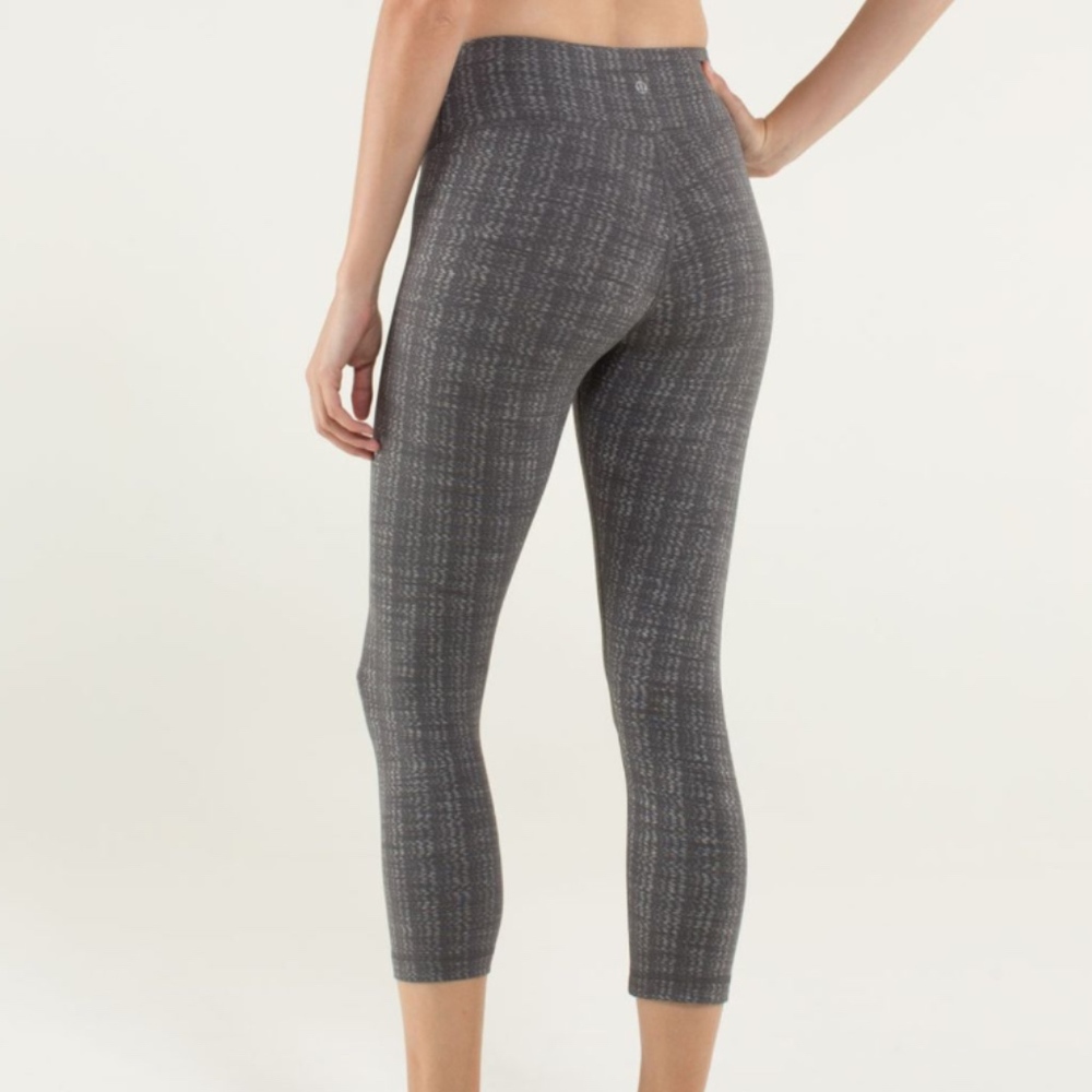 Lululemon Wunder Under crop sz 4